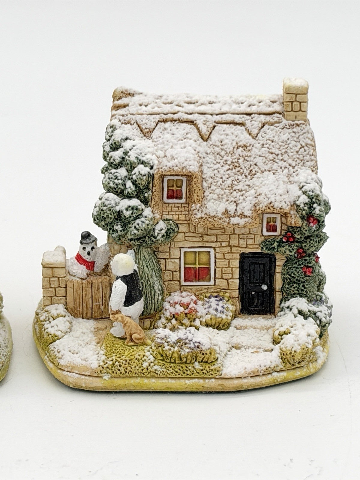 Lilliput Lane Winter Warmer cottage Ice to Meet You 2001 England Figurines 2”