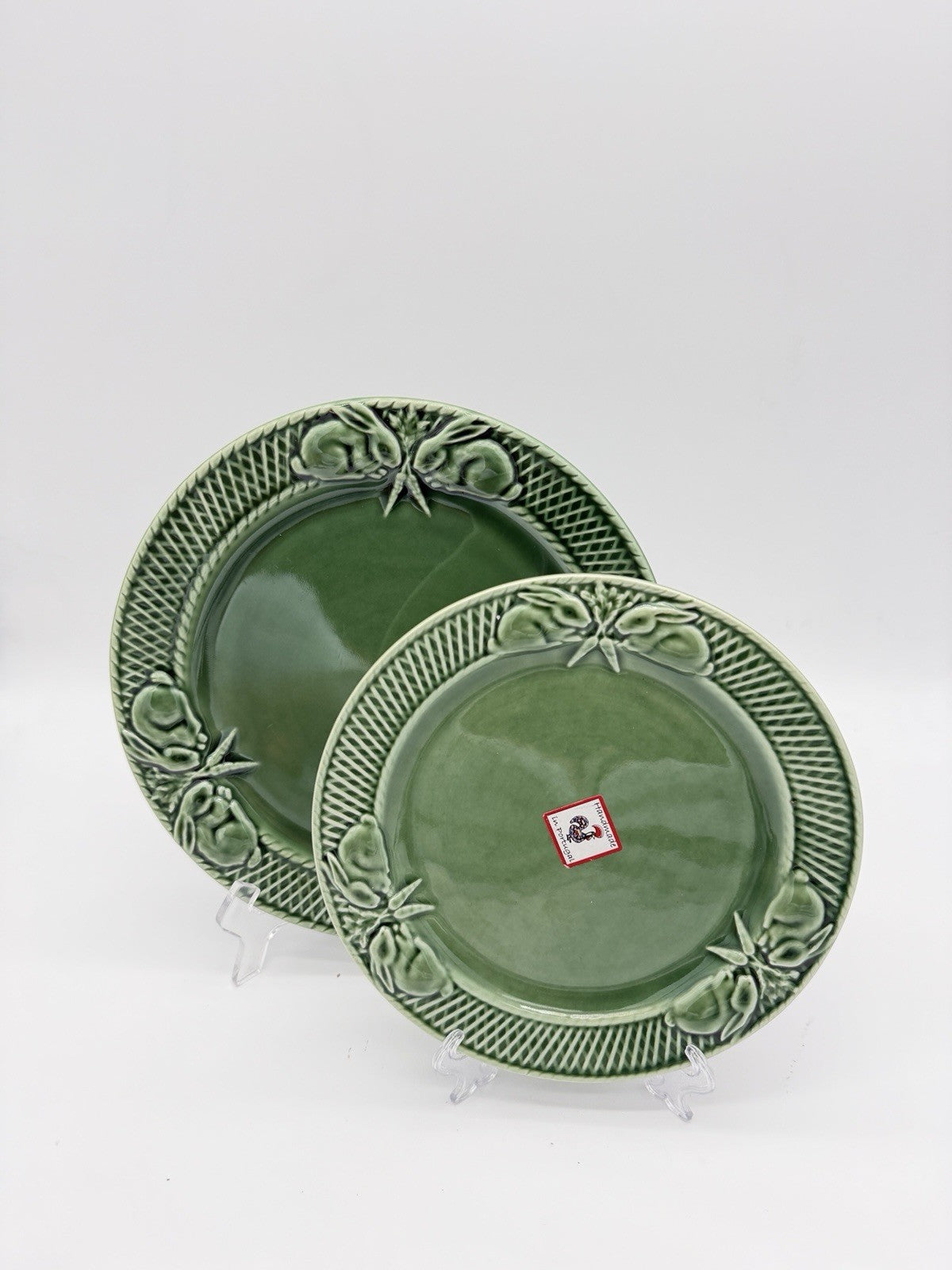 Bordallo Pinheiro Art Pottery Green Embossed Rabbits Bunny Dinner /dessert Plate