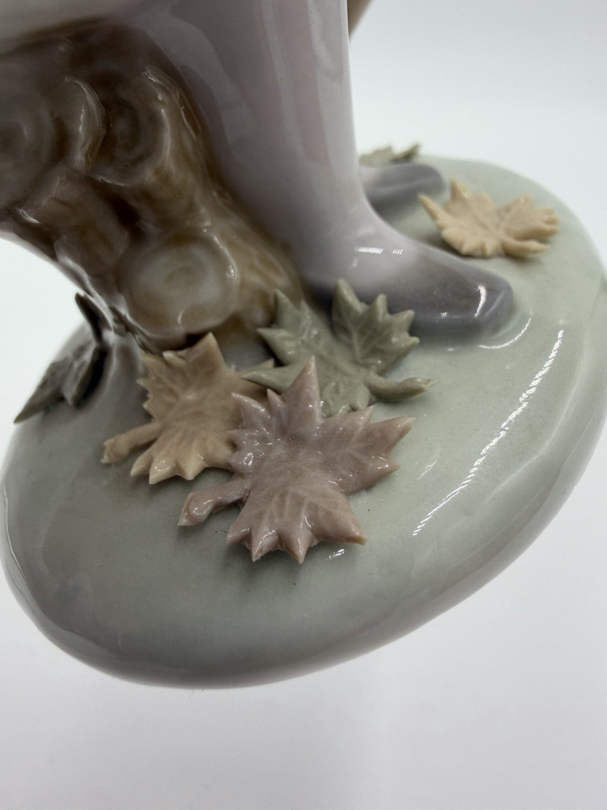 Lladro Spain Porcelain Retired Autumn Girl # 5218 Figurine With Doll & Leaves 8”