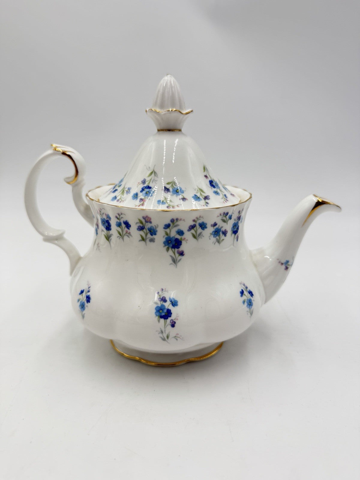 Royal Albert England Floral Memory Lane Bone China Teapot 6 Cup Vintage W/Lid