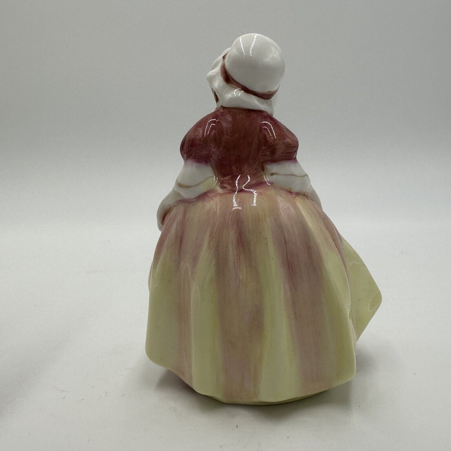 Royal Doulton Figurine Dinky Do England HN2120 Handpainted Porcelain Decor Home