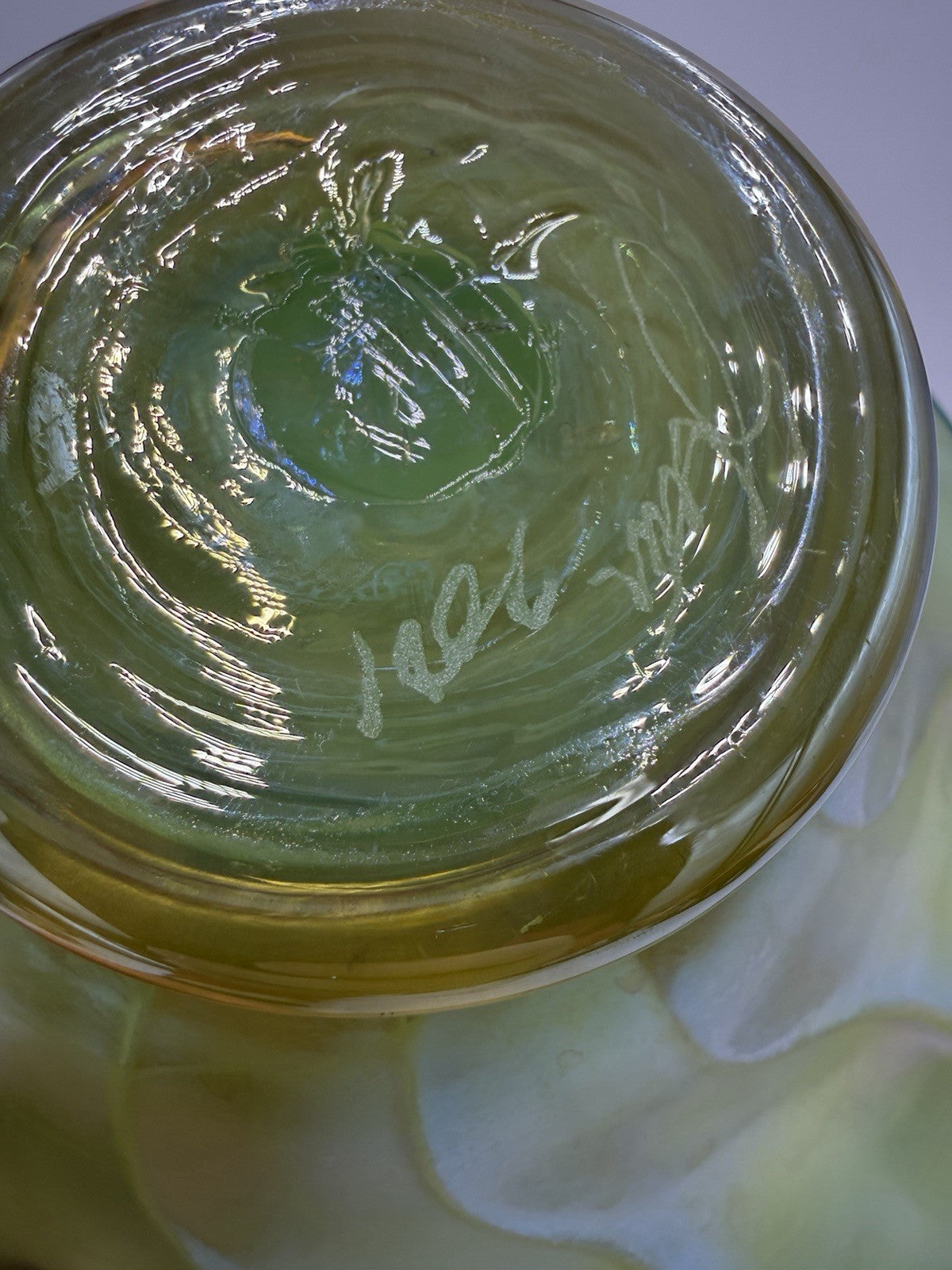 Rick Strini Art Glass Signed Green Lime Iridescent Swirl Bowl 2001 5.5”Hx12”W