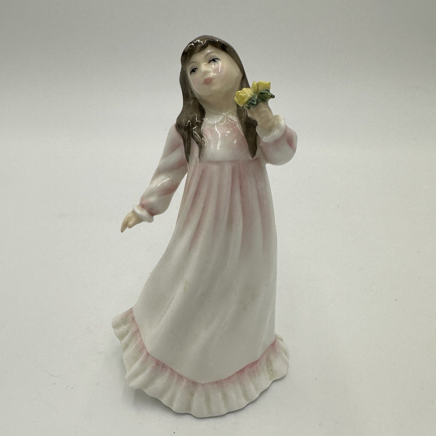 Royal Doulton Figurine Flowers For Mother Hand-painted HN3454 England Porcelain