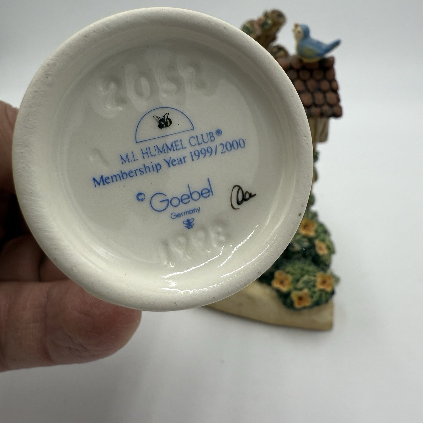 Goebel Springtime Splendor #115-D Hummel Figurine Girl pig 5in Germany Porcelain