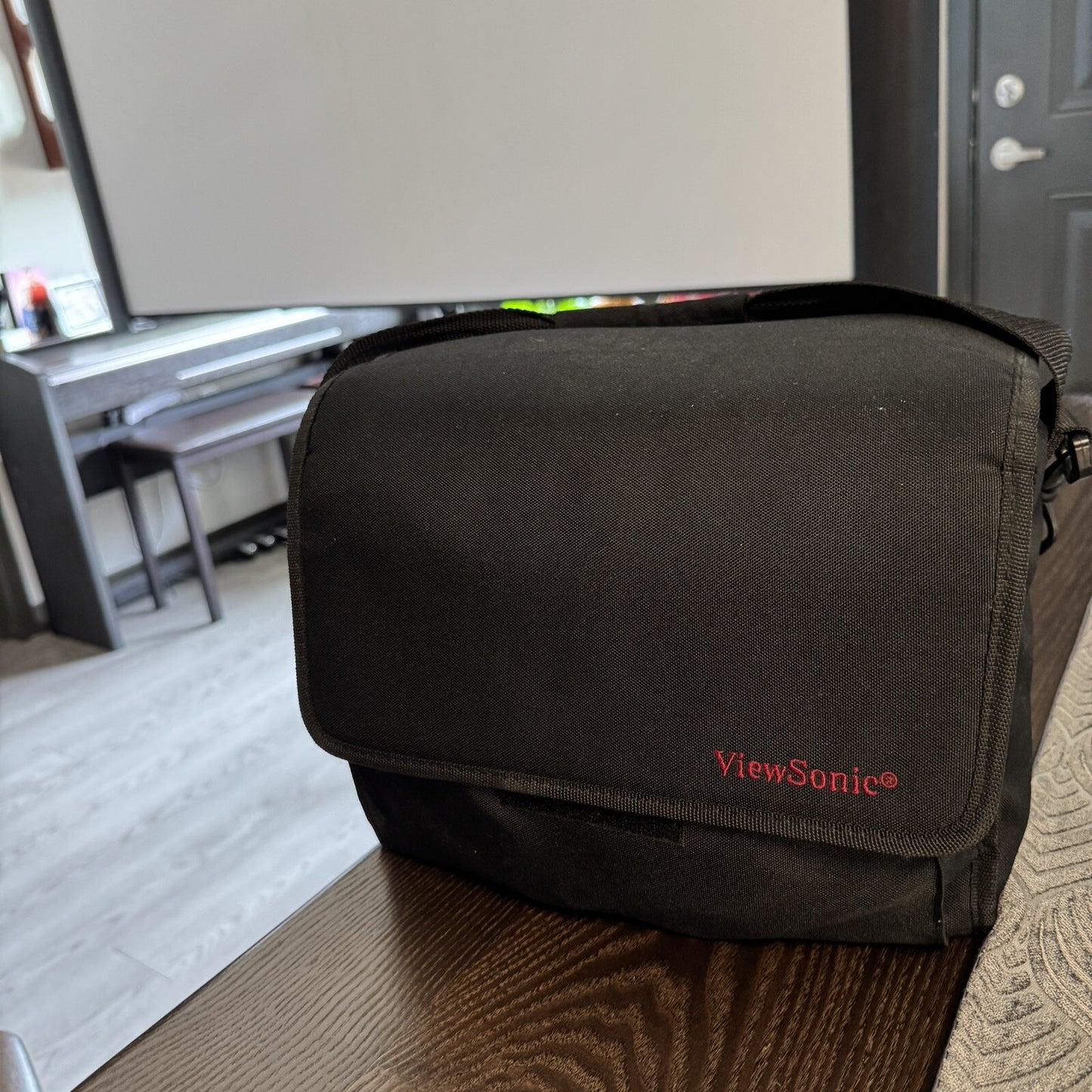 Viewsonic Black PJD5122 Projector With Remote Travel Bag Audio VGA Cables