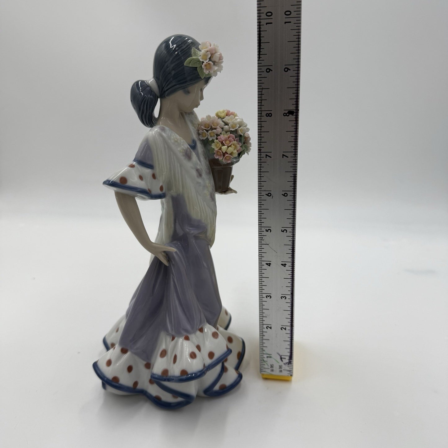 Vintage Lladro Spain FLOR MARIA Girl With Flowers Porcelain Figurine 5490 10”