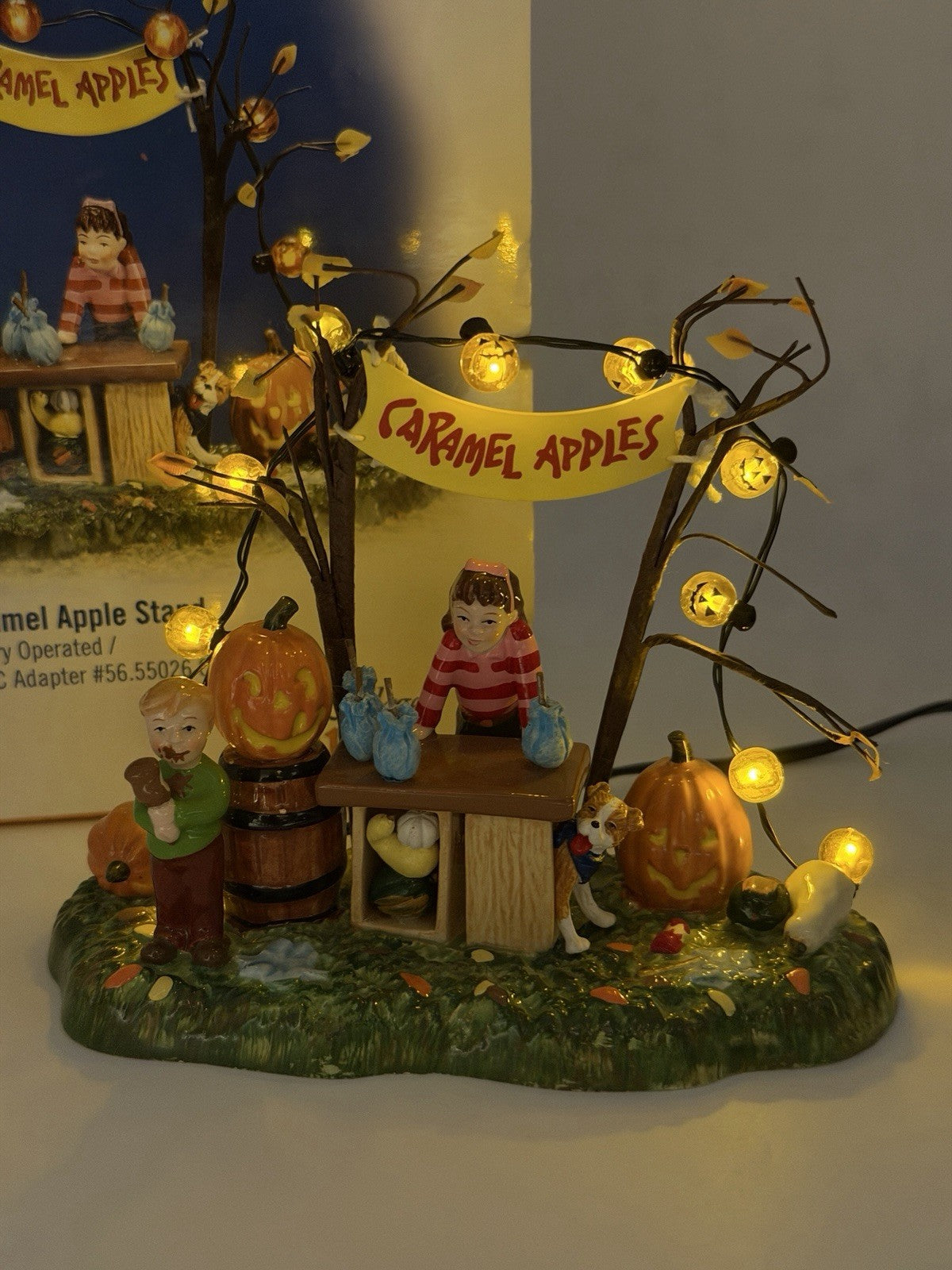 Department 56 Snow Village Caramel Apple Stand Halloween Fall Autumn Lights Up