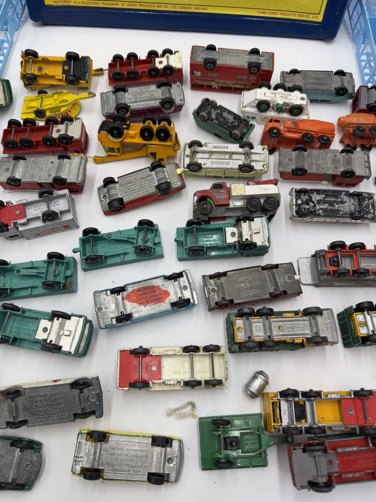 Vintage 1968 Official Lesney Matchbox Deluxe Collector Case Full Of Lesney Cars