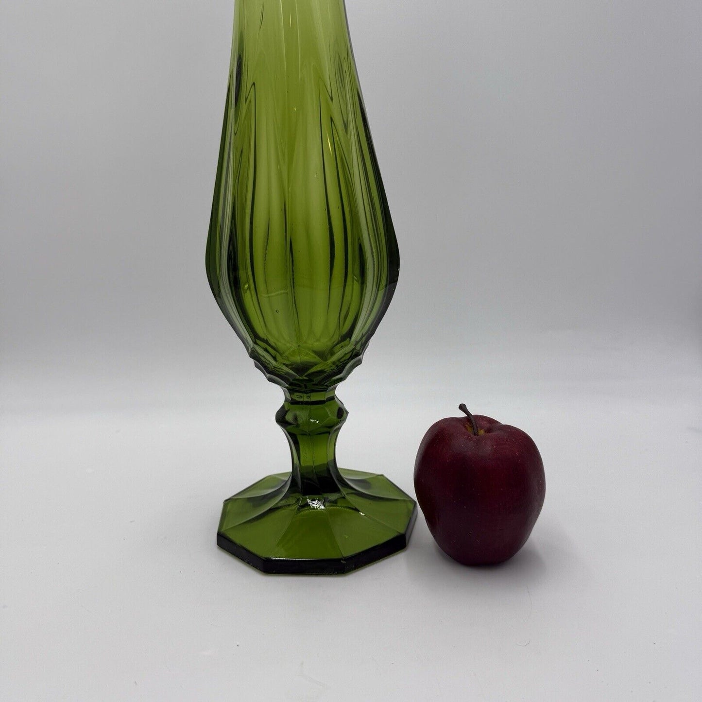 L.E. Smith Vase Swung Green Art Glass 25.5in Very Tall Rare Large MCM Vintage