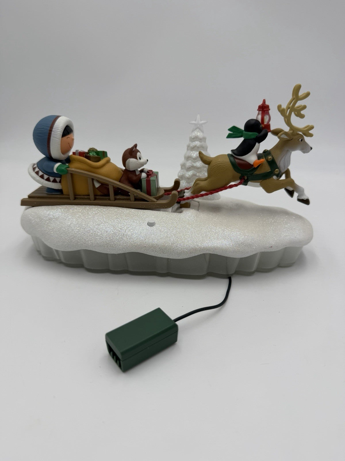 Hallmark 2015 Here Comes Frosty Friends Christmas Tabletop Decor Reindeer