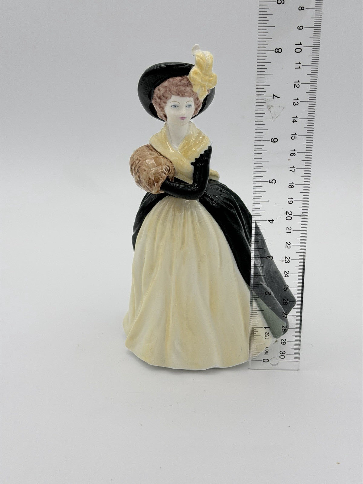 Rare COALPORT Porcelain England Ladies of Fashion Vanessa Painted Figurine 8.5”