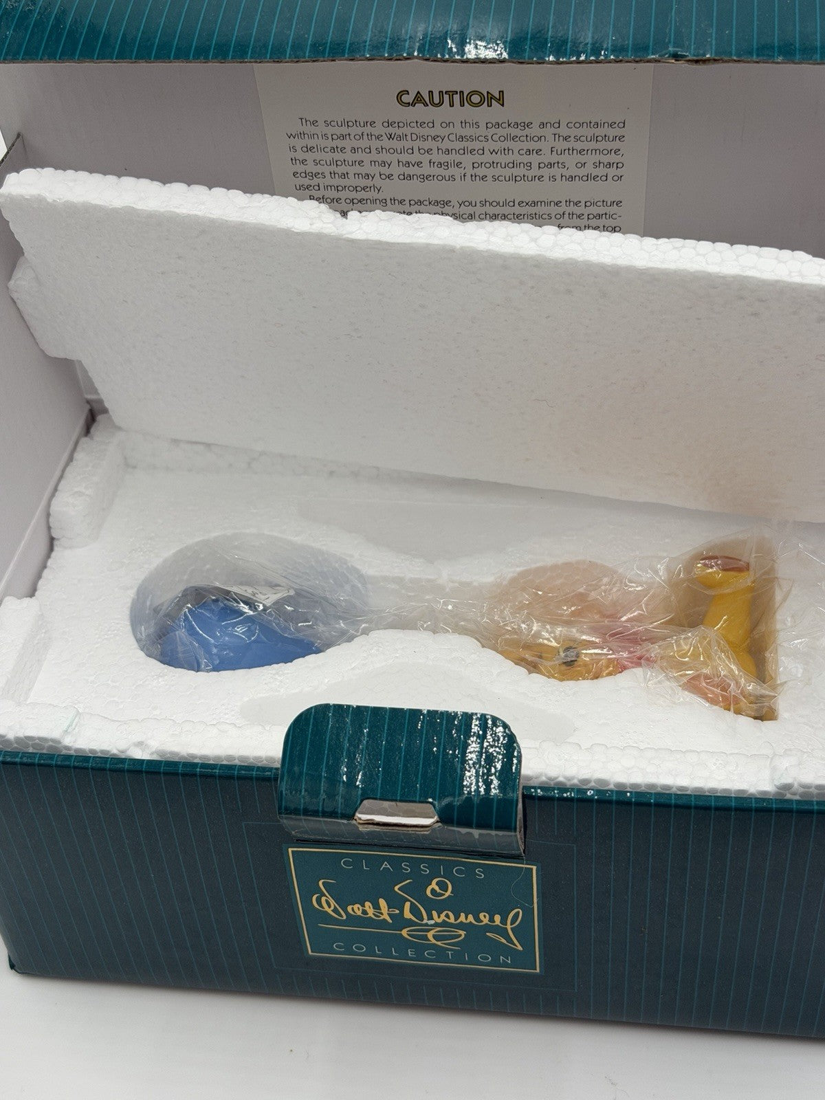 Walt Disney Classics Collection Up to The Honey Tree Winnie Pooh Ornament NIB