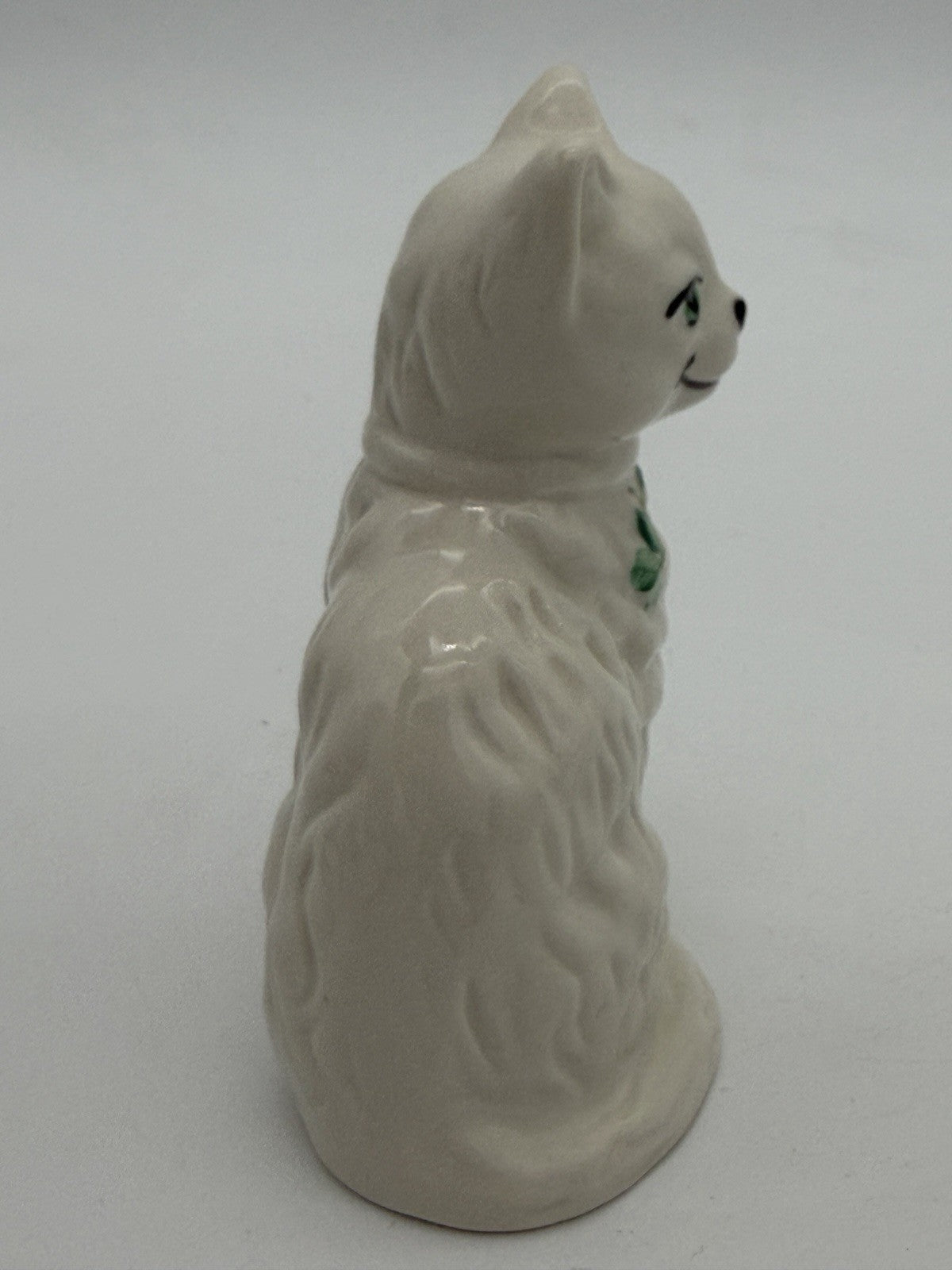 Belleek Irish Art Pottery Quizzical Cat Kitty Figurine Shamrocks 4” Porcelain