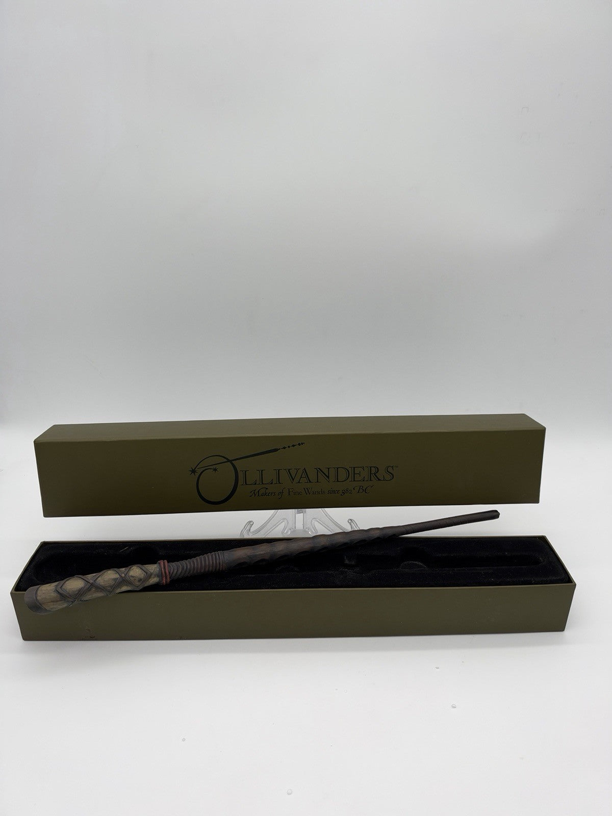 Harry Potter Interactive Ollivanders Holly 8 Wand Universal 15” Wizarding World