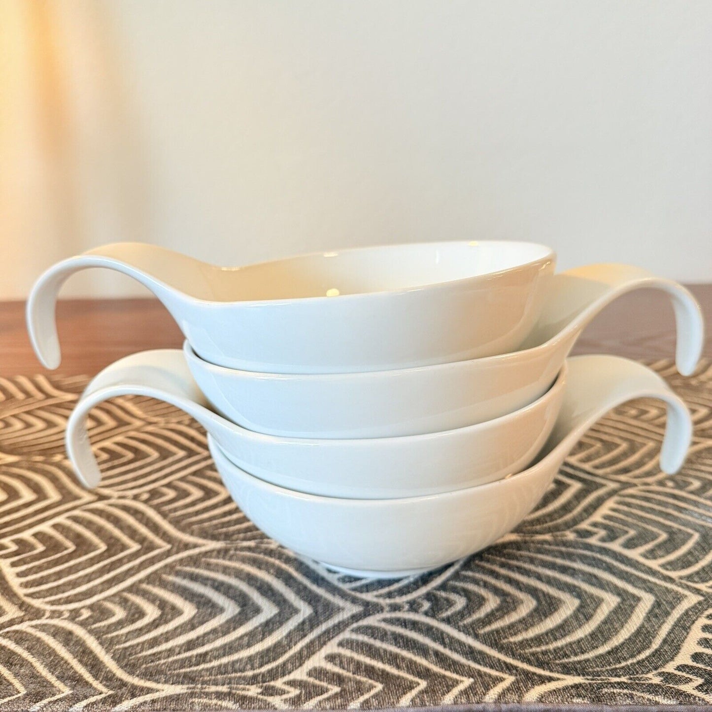 POTTERY BARN Great White Handle Lugged  Soup / Cereal Bowls Set of 4 6in Wide