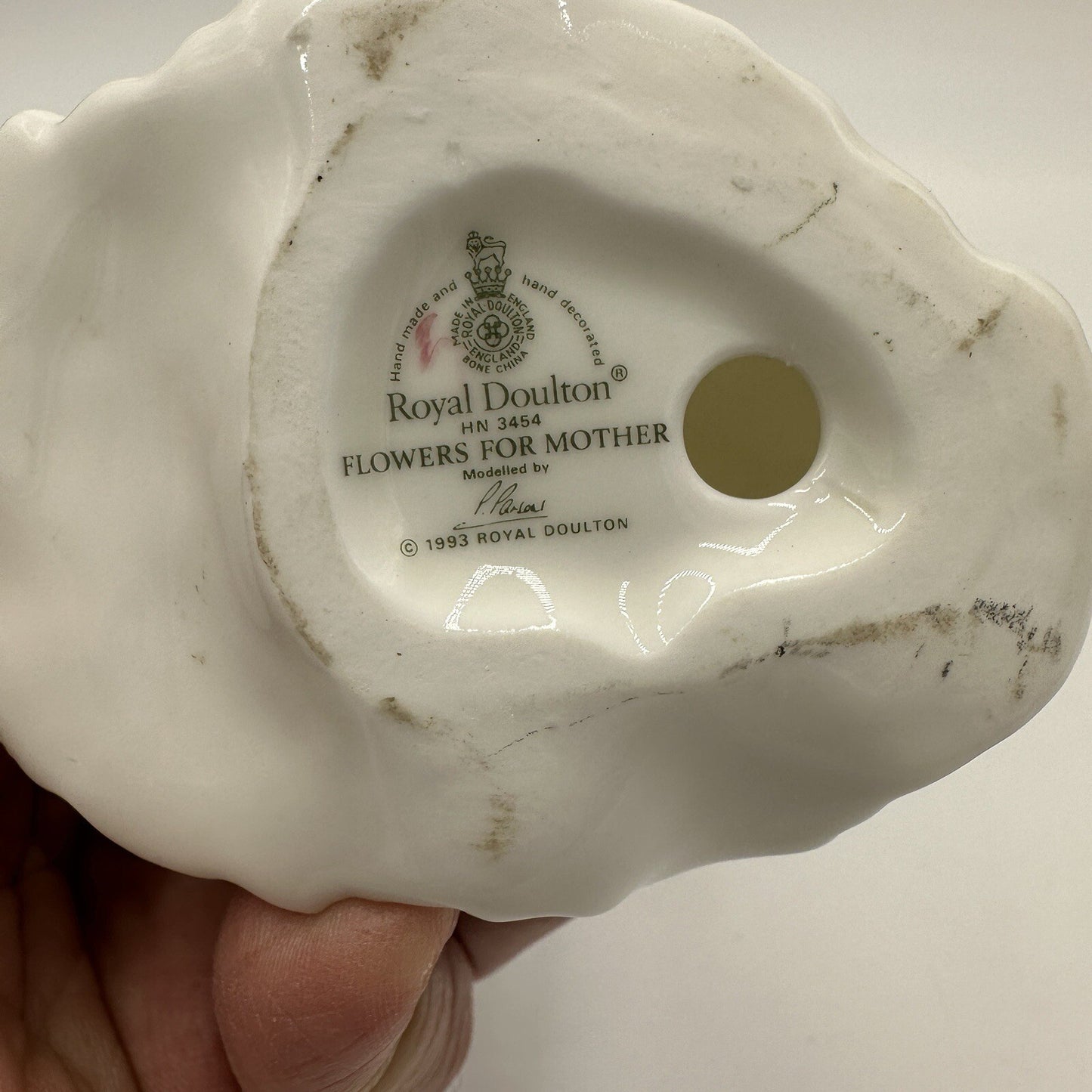 Royal Doulton Figurine Flowers For Mother Hand-painted HN3454 England Porcelain