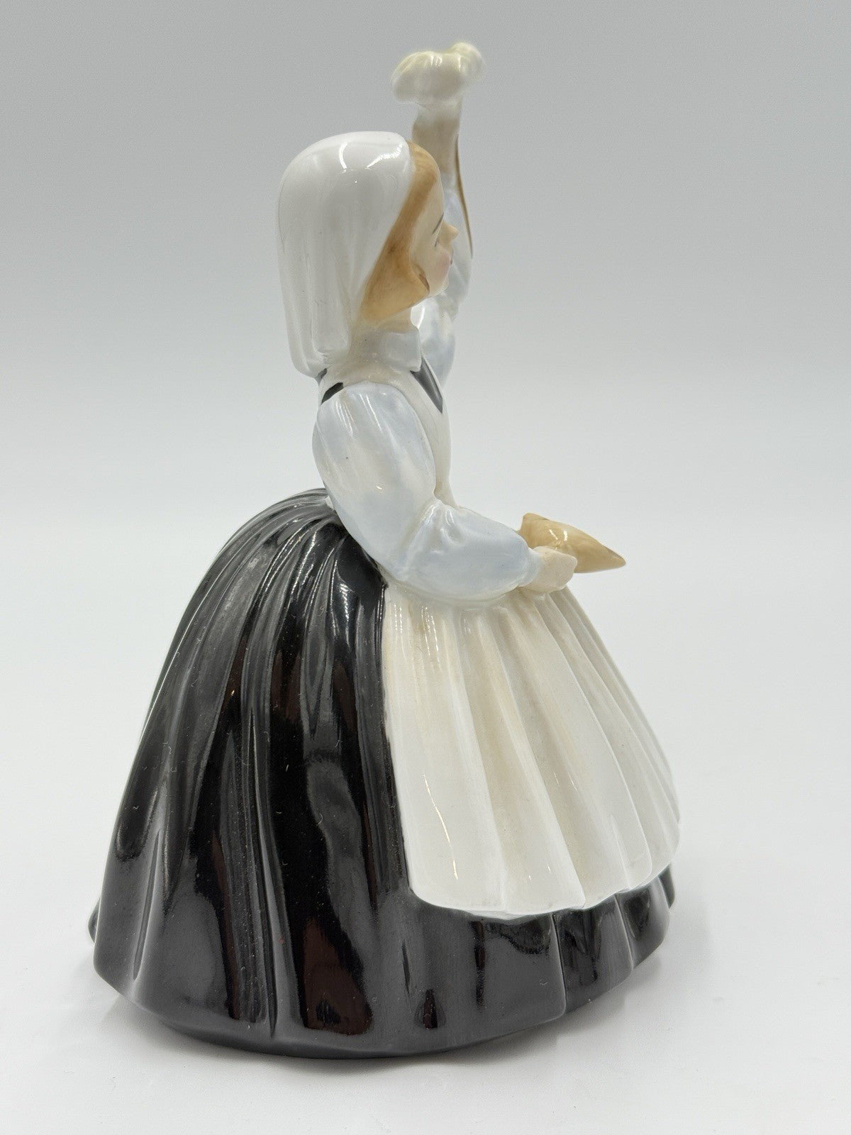 ROYAL DOULTON England Porcelain MOTHER'S HELP HN 2151 Girl Helper Figurine 5in