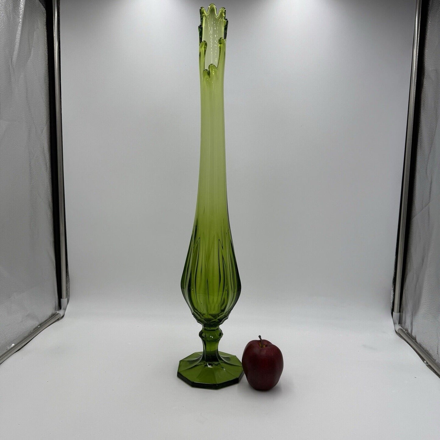 L.E. Smith Vase Swung Green Art Glass 25.5in Very Tall Rare Large MCM Vintage