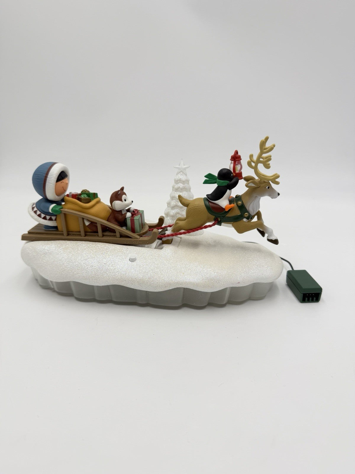 Hallmark 2015 Here Comes Frosty Friends Christmas Tabletop Decor Reindeer