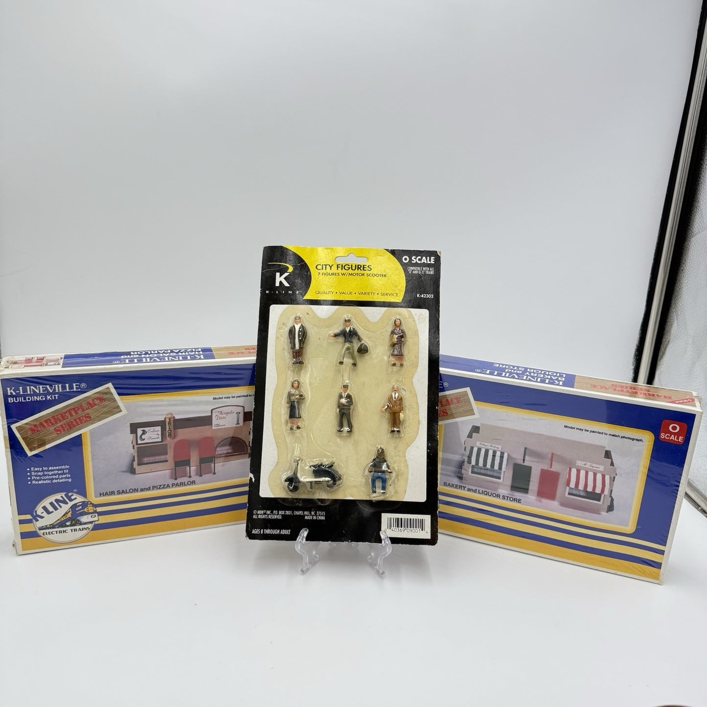 K-Lineville O Scale marketplace series bakery hair salon & pizza parlor Figurine