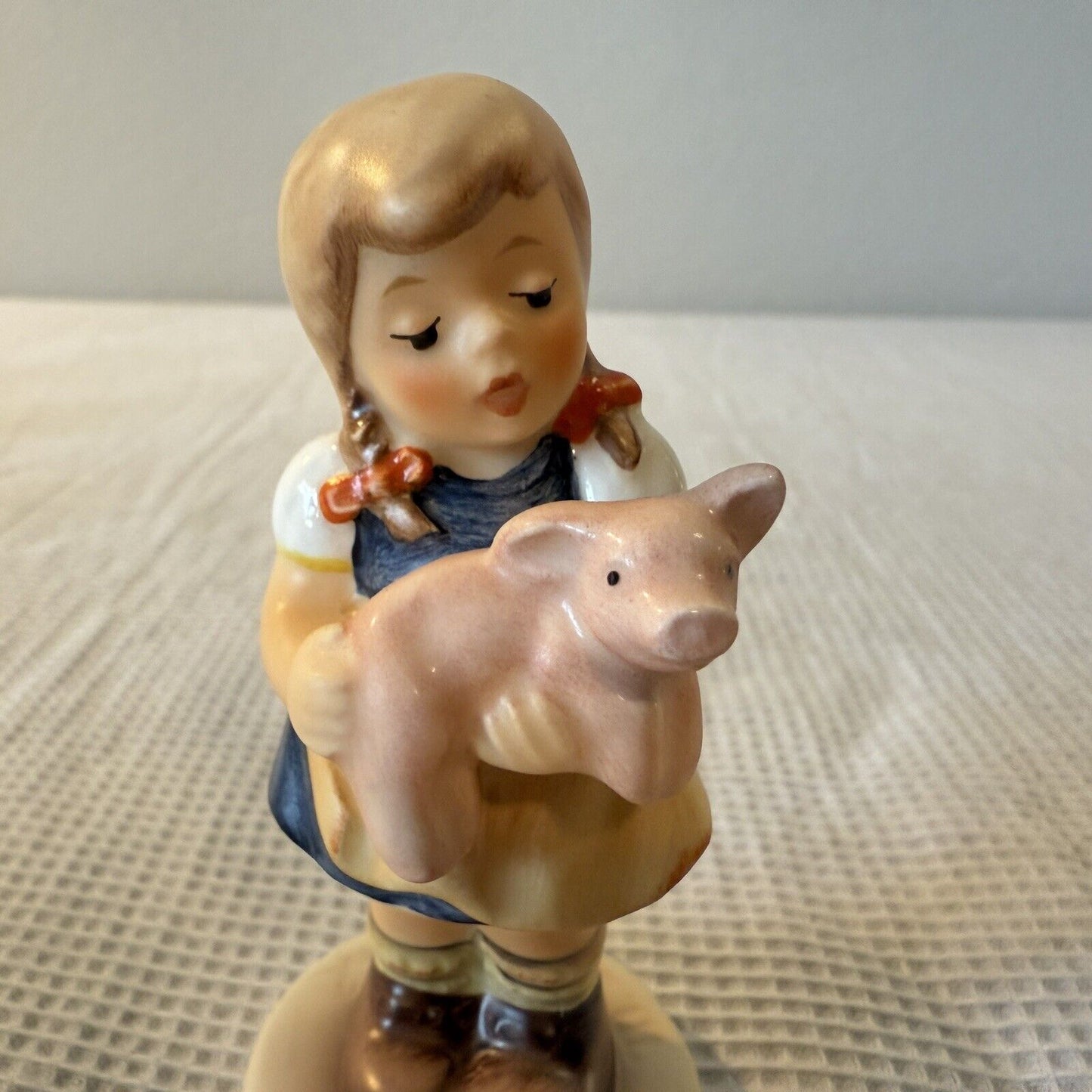 Goebel Hummel PIGTAILS 3.5" Figurine #2052 Membership Year 1999/2000 Germany