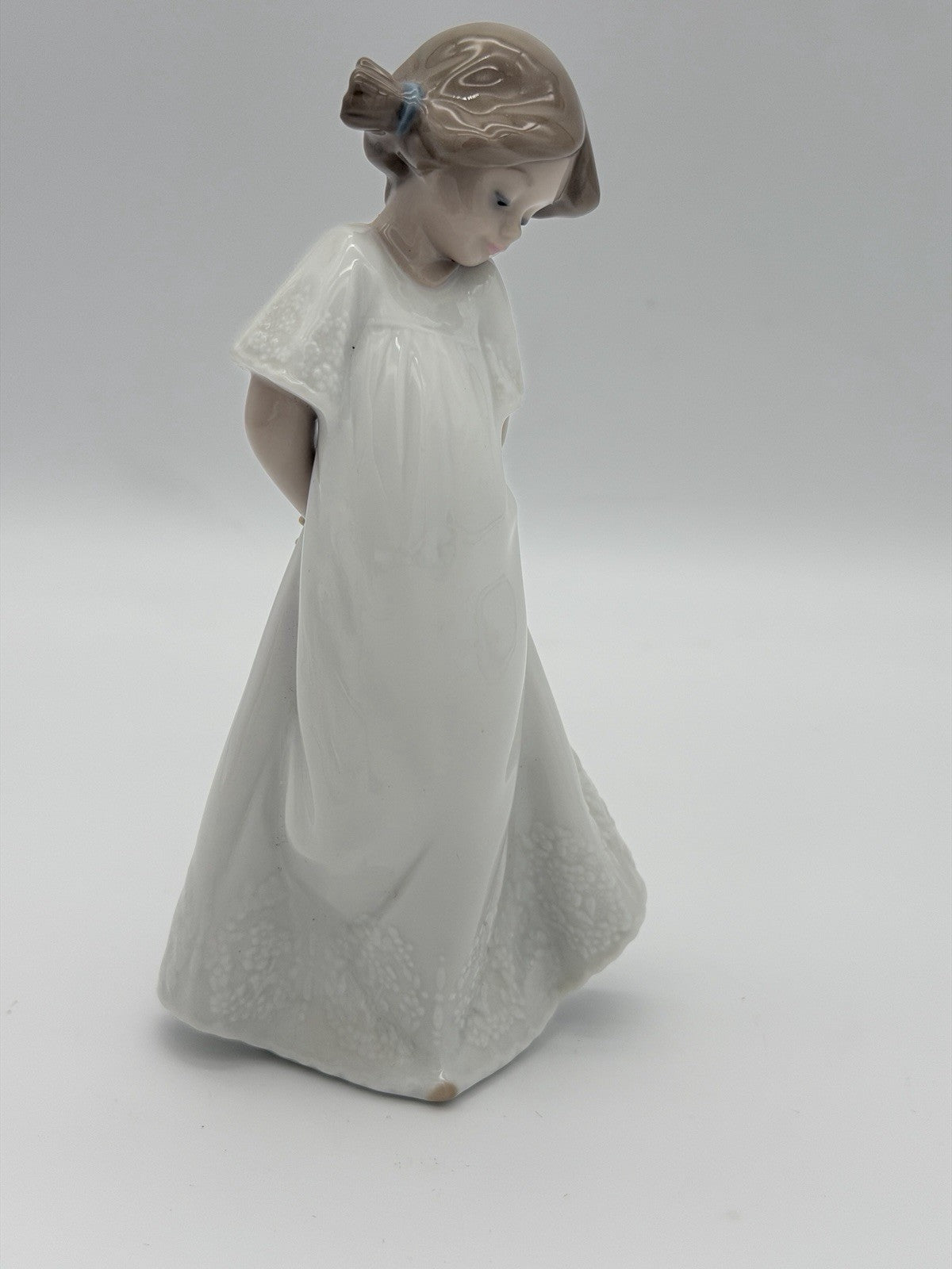 Nao by Lladro Spain Porcelain #1109 So Shy Little Girl Retired Figurine 8” Gloss