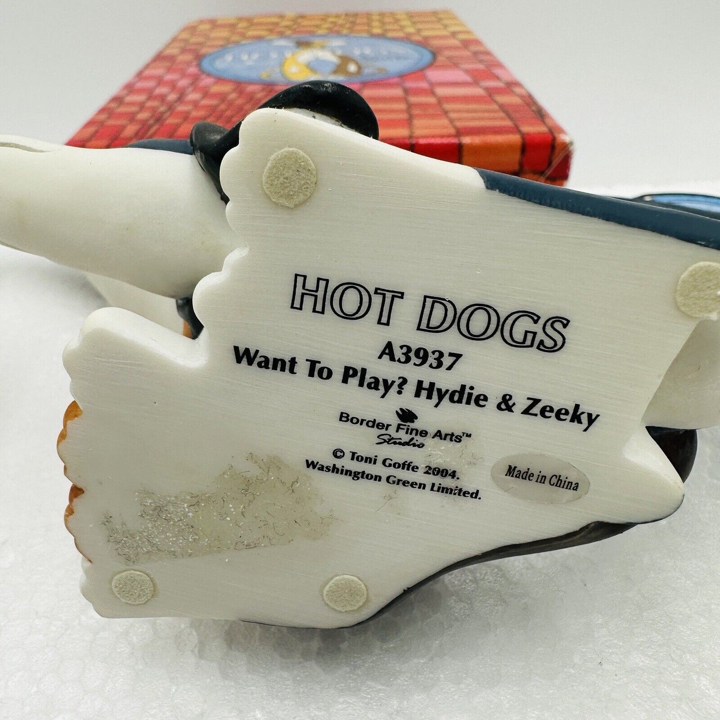 Border Fine Arts Toni Goffe Hot Dogs Figurine Want To Play? Hydie & Zeeky A3937