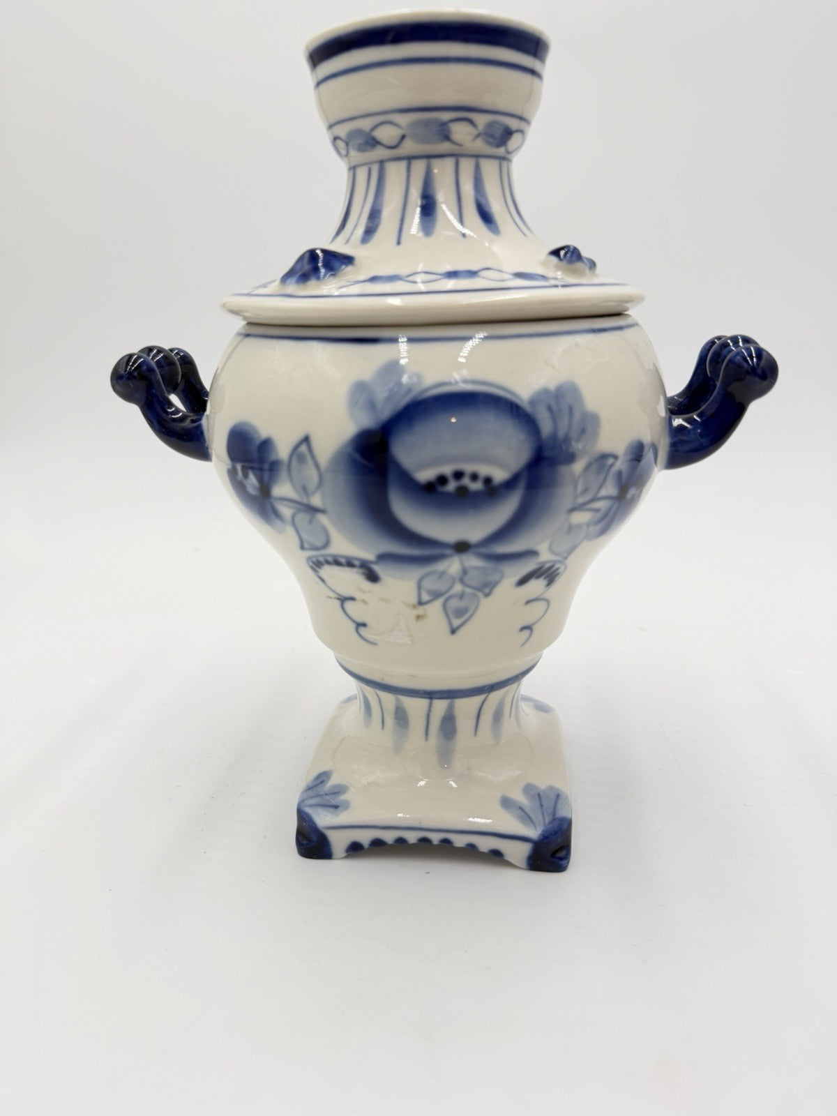 Vtg USSR Porcelain GZHEL Samovar White Blue 8.5” Handmade Tea Urn Floral
