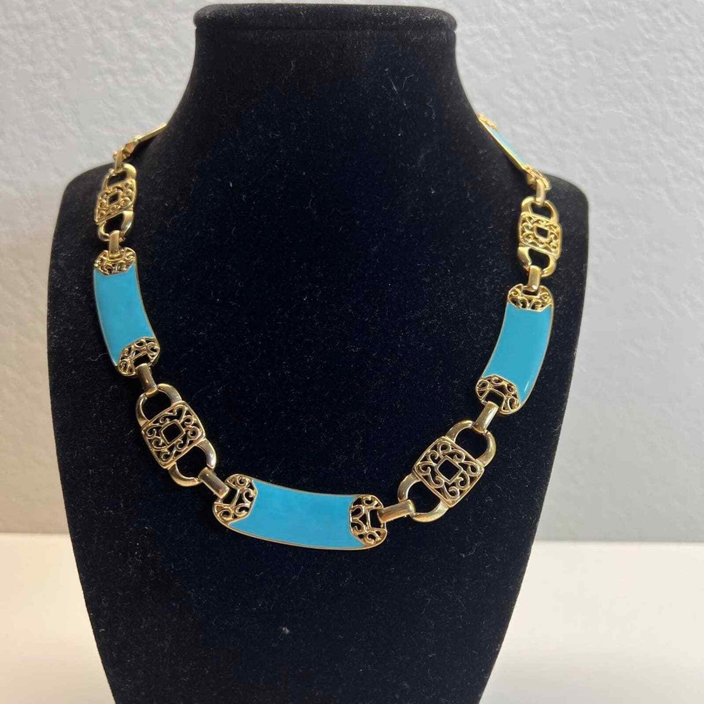 Necklace Turquoise Women's Jewelry Metal Silver Tone Settings Hangs Flat