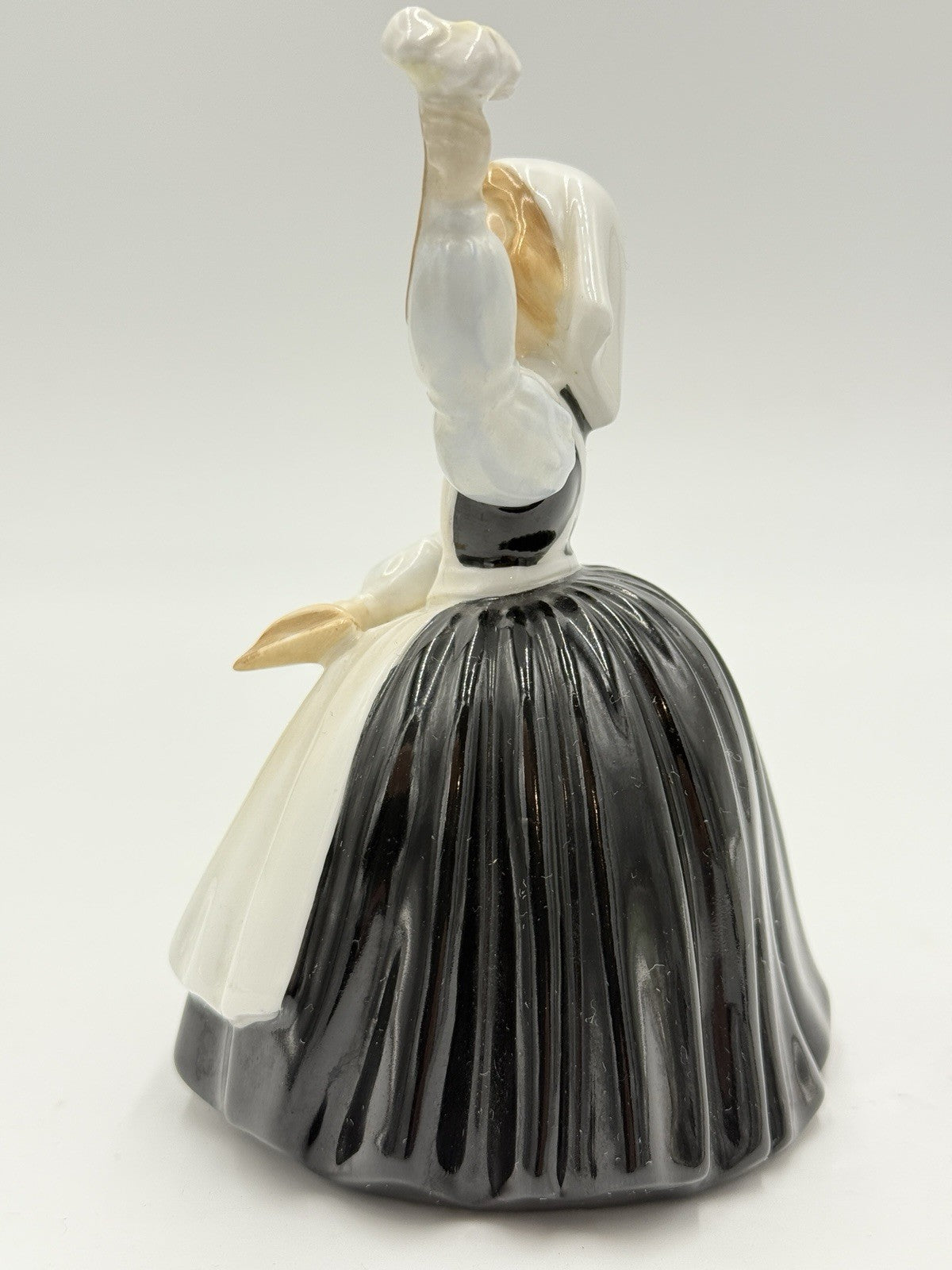 ROYAL DOULTON England Porcelain MOTHER'S HELP HN 2151 Girl Helper Figurine 5in