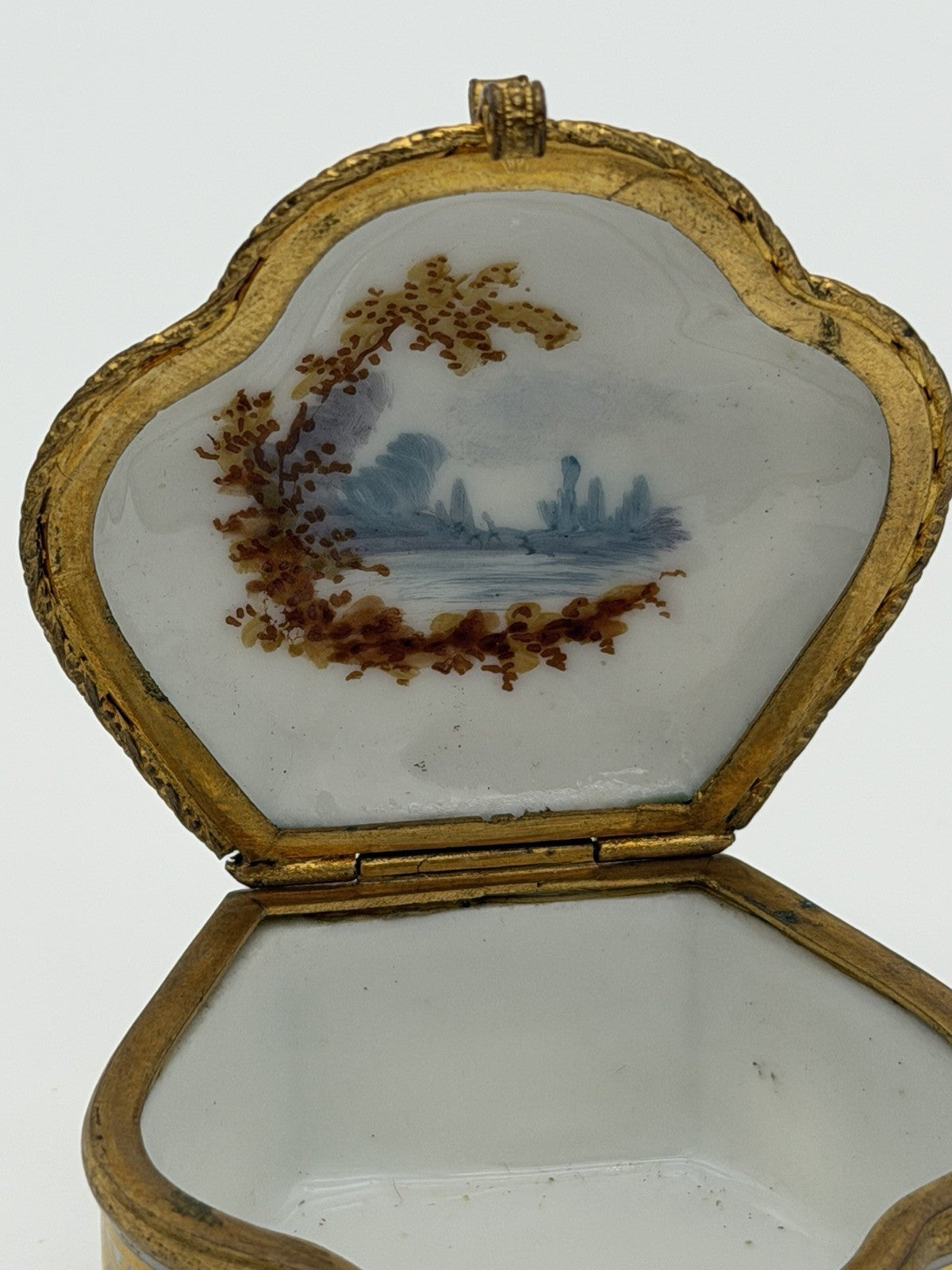 17th C Meissen Hand Painted Porcelain Trinket Box Germany Victorian Small