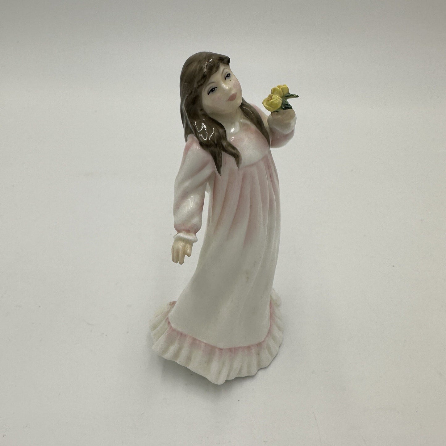 Royal Doulton Figurine Flowers For Mother Hand-painted HN3454 England Porcelain