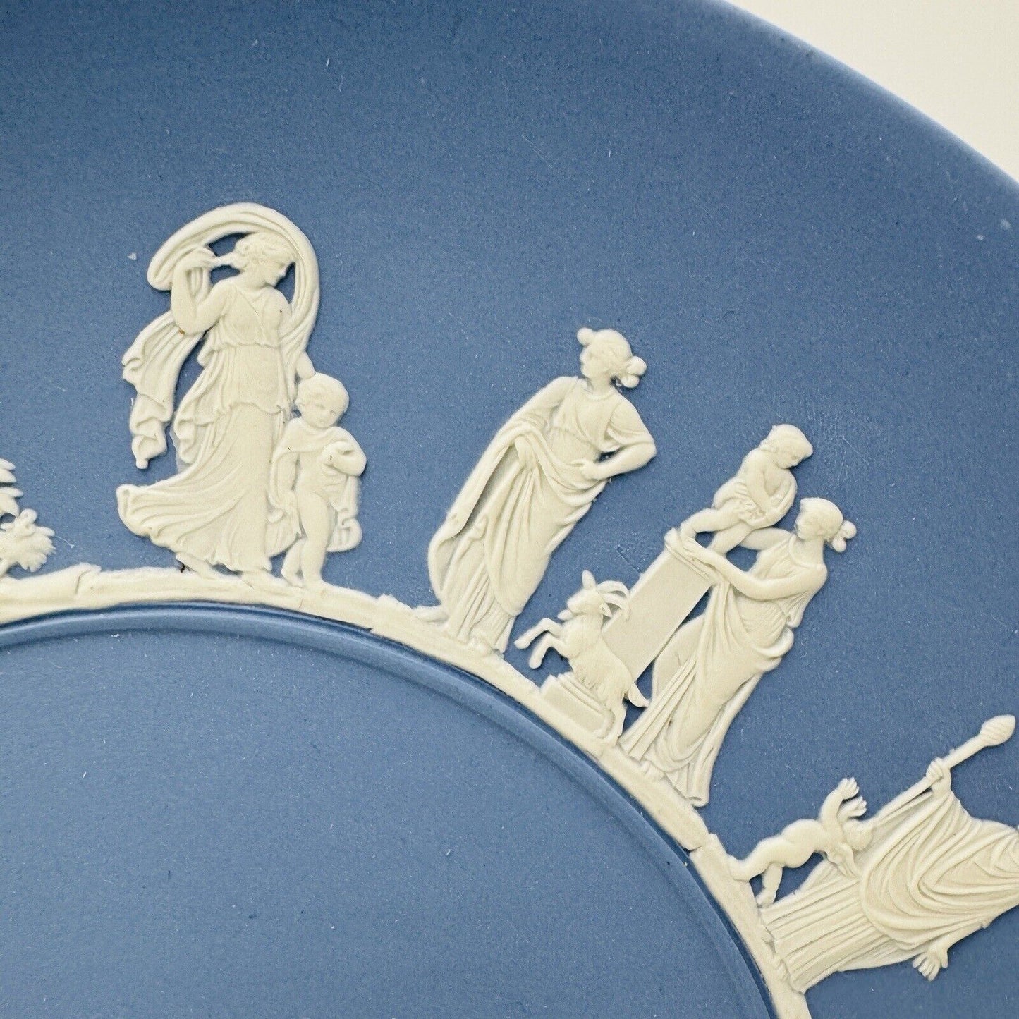 Wedgwood Jasperware Dinner Plate 9-1/2in Sacrifice w/ 3 Scenes Vintage Blue