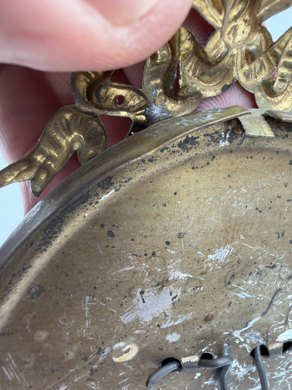 Antique oval picture frame ornate brass scrolling top ribbon accent