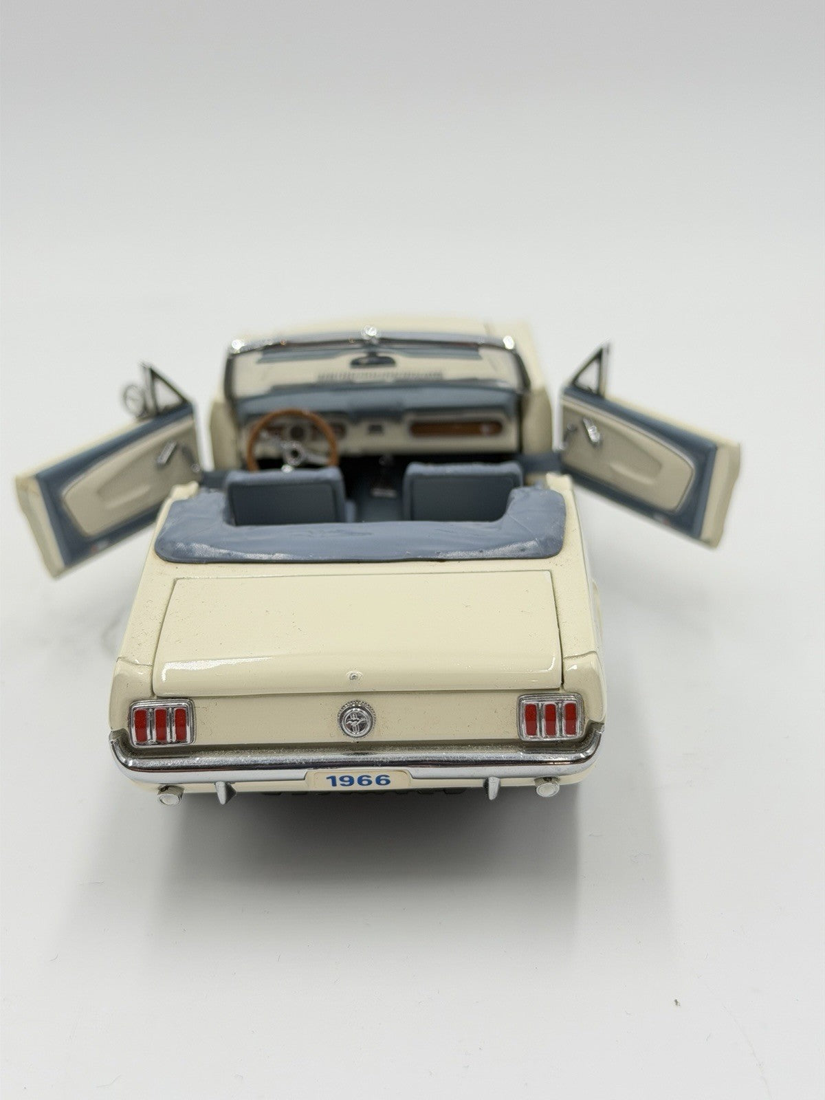 DANBURY MINT 1966 Ford Mustang Convertible 1/24 Diecast Metal Car  Beige
