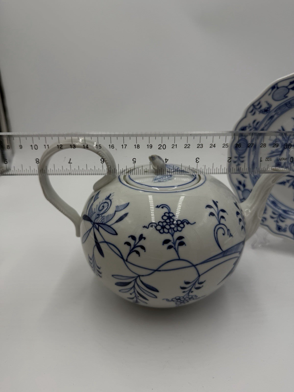 Antique Meissen Porcelain Blue Onion Teapot & Saucer Pot Germany Flower Lid