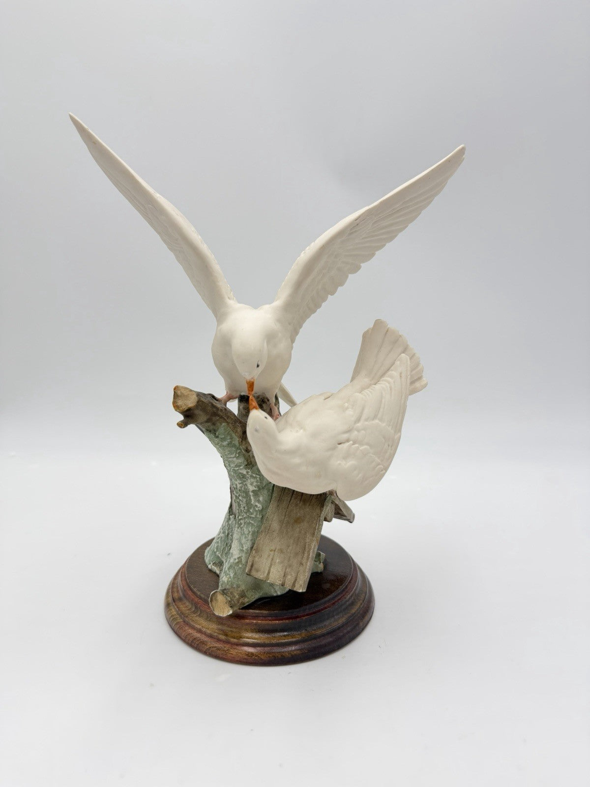 Rare Giuseppe Armani Italy Doves Sculpture 10” Wooden Base Porcelain Figurine