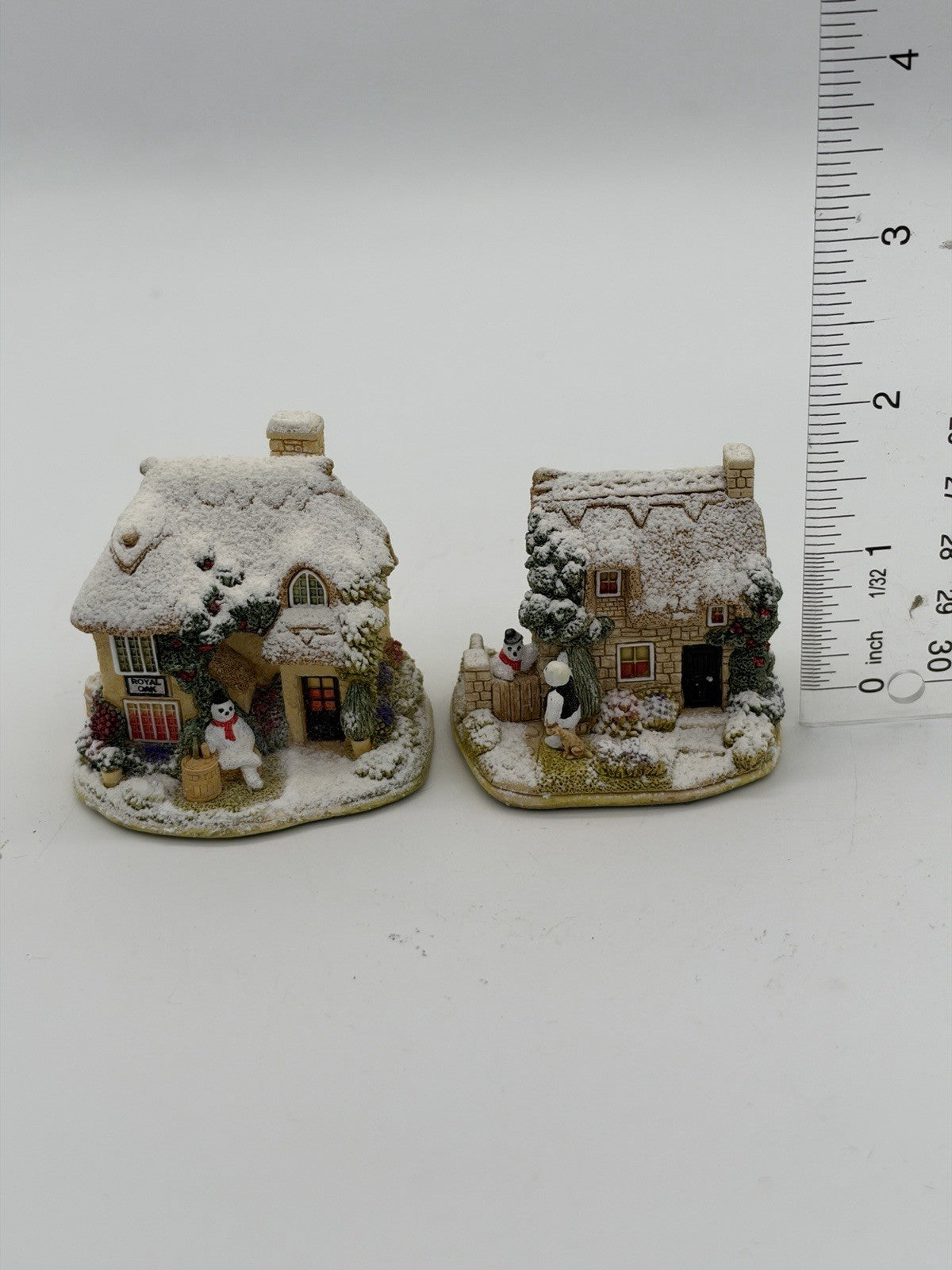 Lilliput Lane Winter Warmer cottage Ice to Meet You 2001 England Figurines 2”