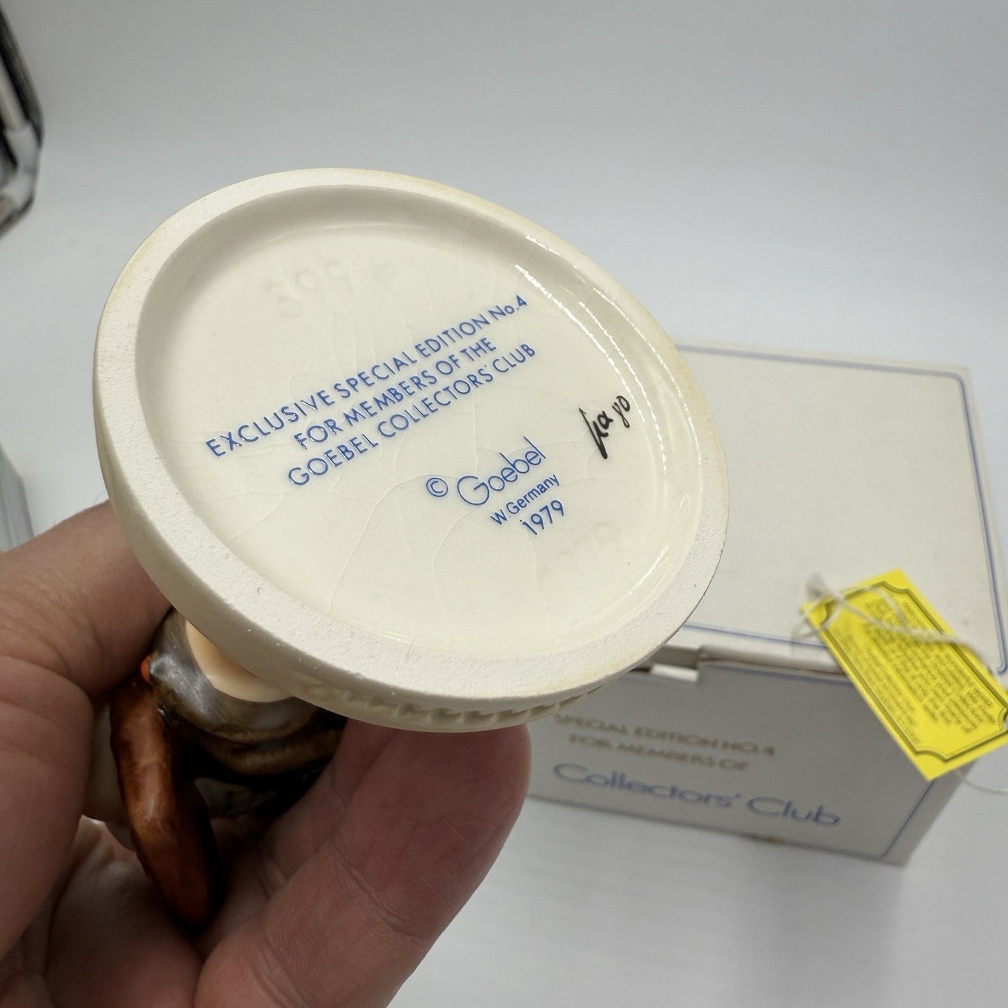 Hummel # 399 Goebel Germany Figurine Valentine Joy" Collectors' Club 1979 w/Box