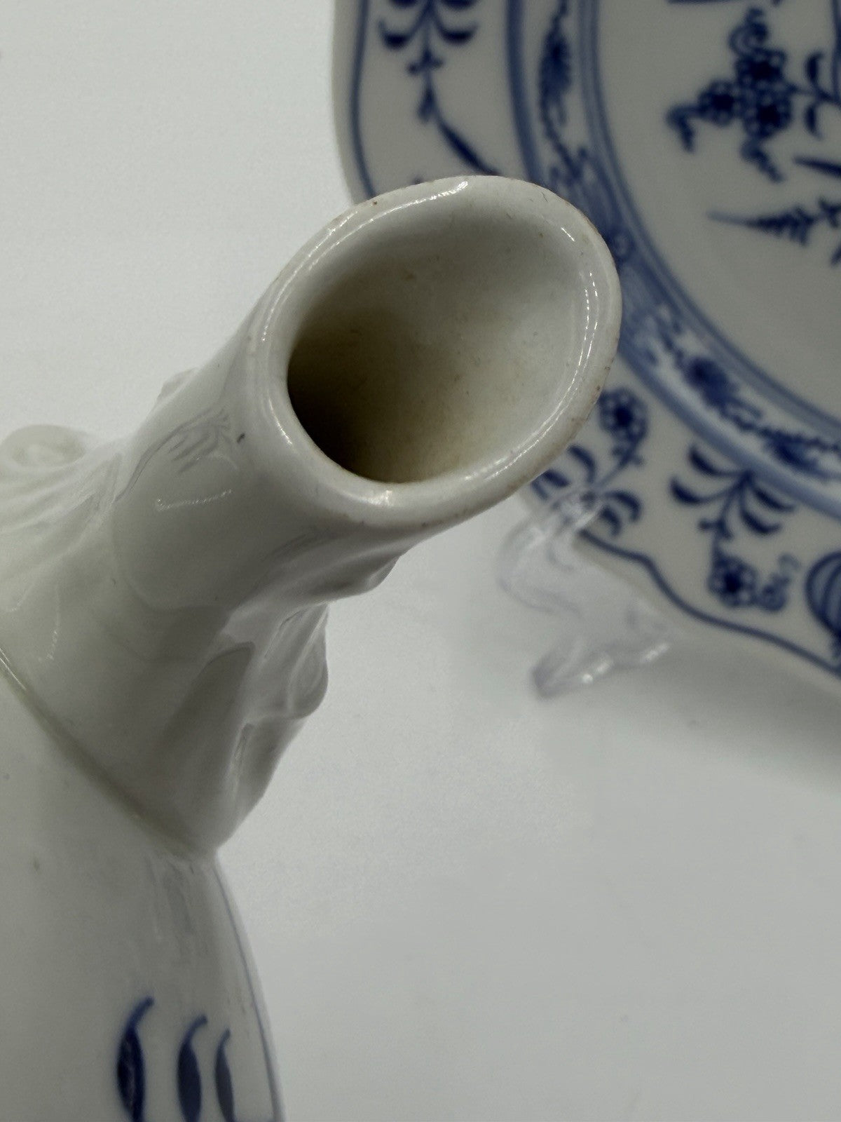 Antique Meissen Porcelain Blue Onion Teapot & Saucer Pot Germany Flower Lid