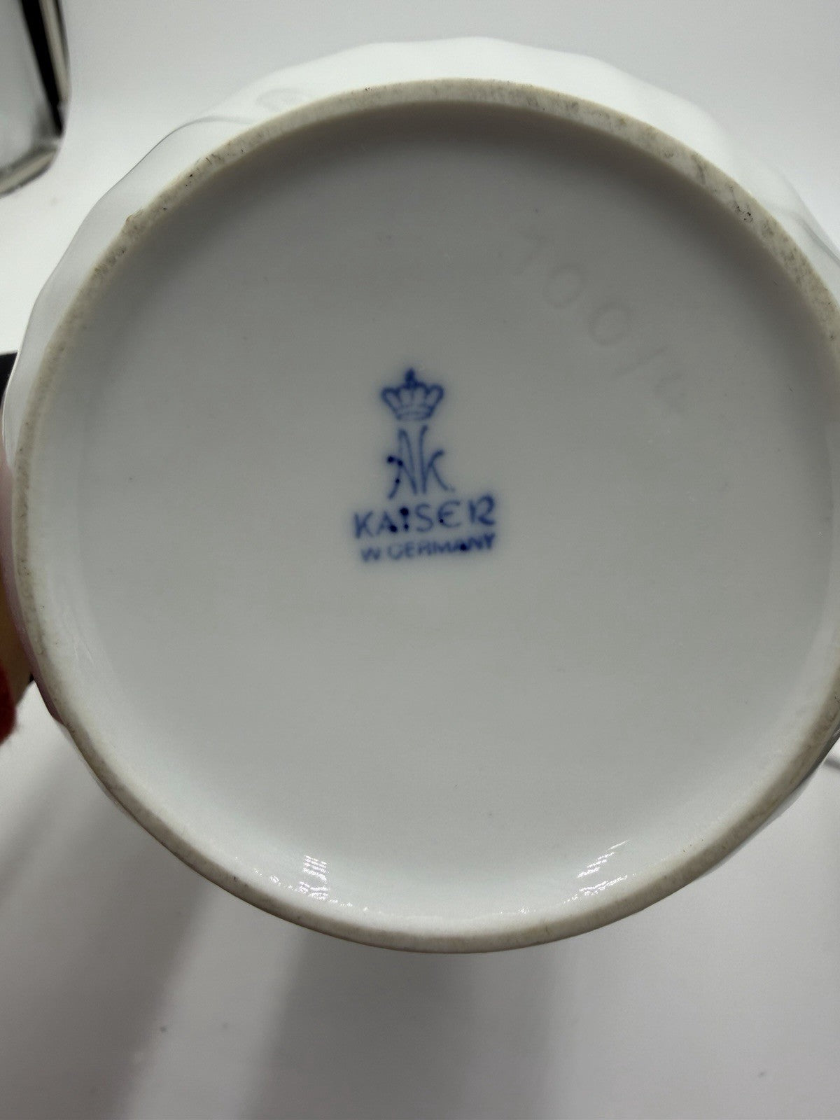 Vintage Large Kaiser Porcelain Germany White Swirl Coffee Pot 9.5”H