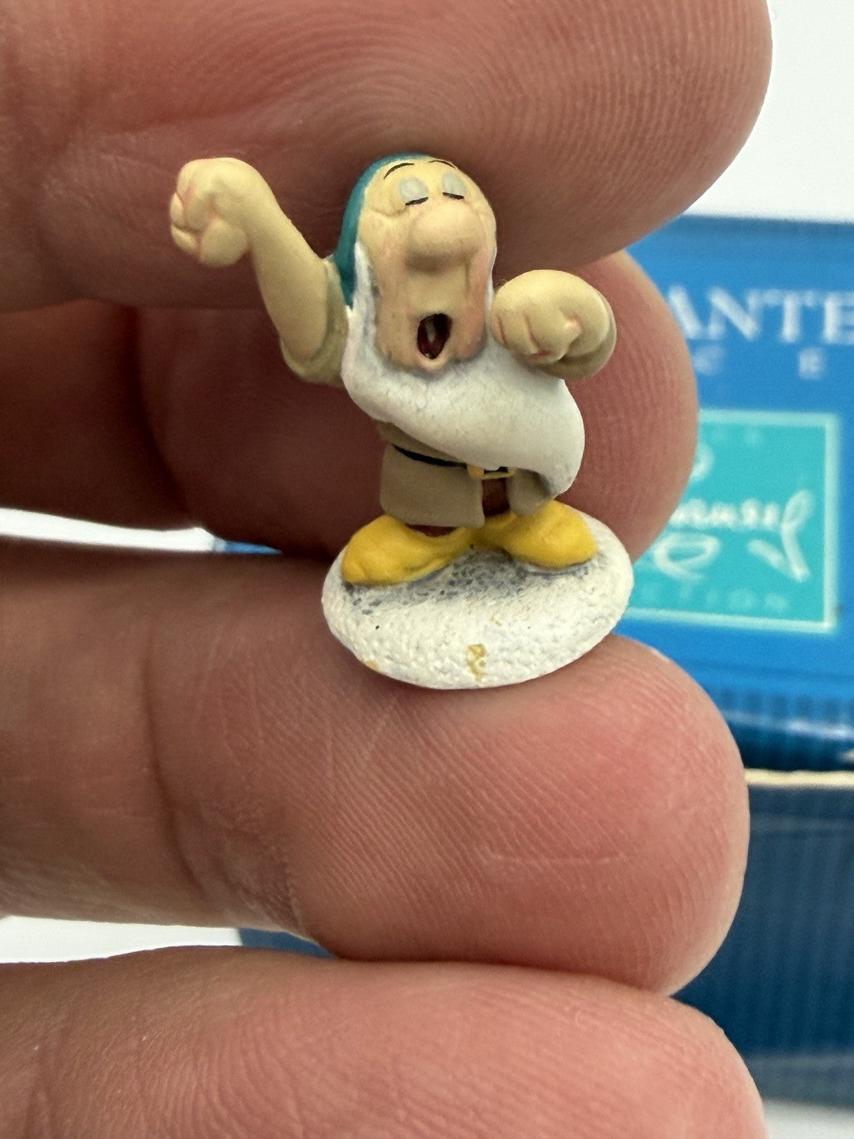 WDCC Enchanted Places Sleepy Dwarf Miniature Disney's Snow White Box Figurine