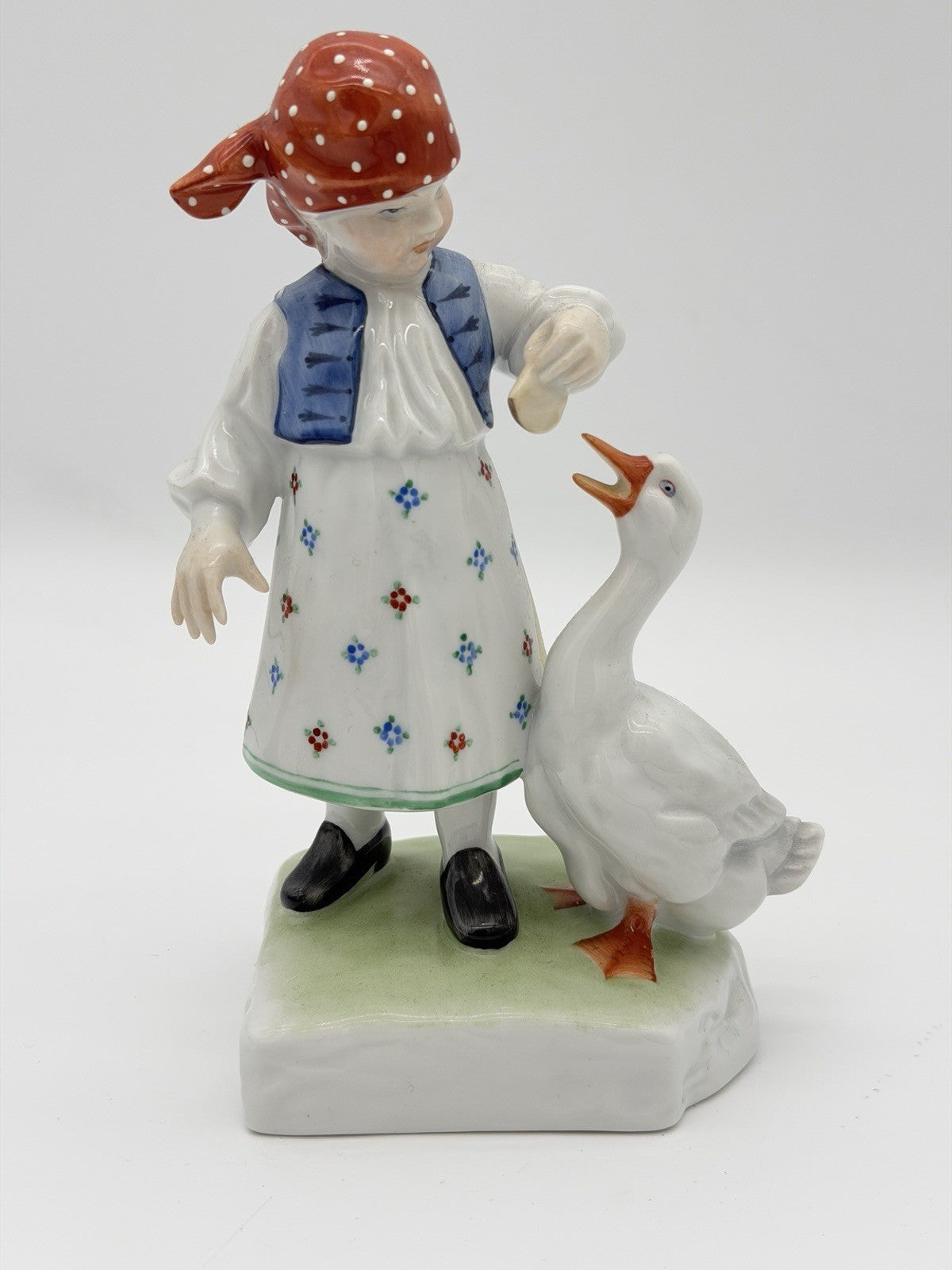 Herend Hungary Girl Feed Goose Hand Painted Porcelain Figurine #5565 Vintage