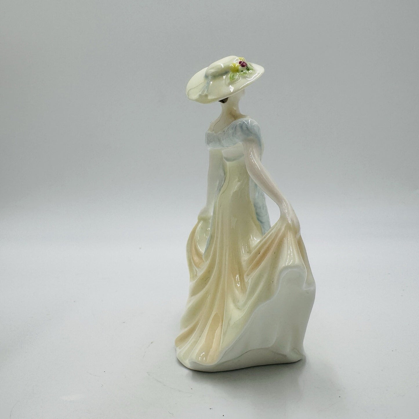 Coalport Porcelain England Heart To Heart Encore Fashion Lady Figurine 5in