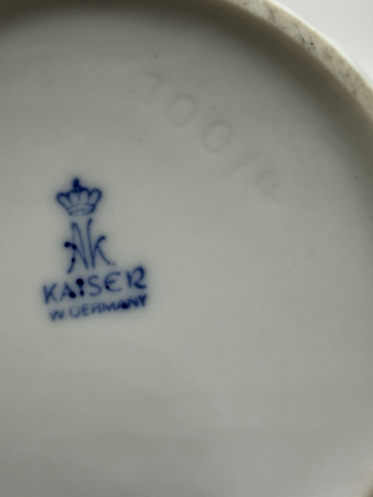 Vintage Large Kaiser Porcelain Germany White Swirl Coffee Pot 9.5”H