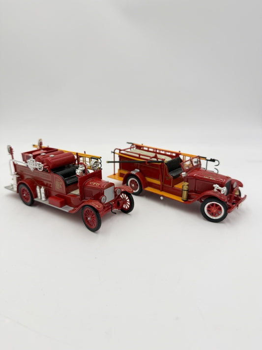 Signature Models 1928 DieCast REO Fire Engine Red 1/32 &Chicago Fire dept 2 Pcs