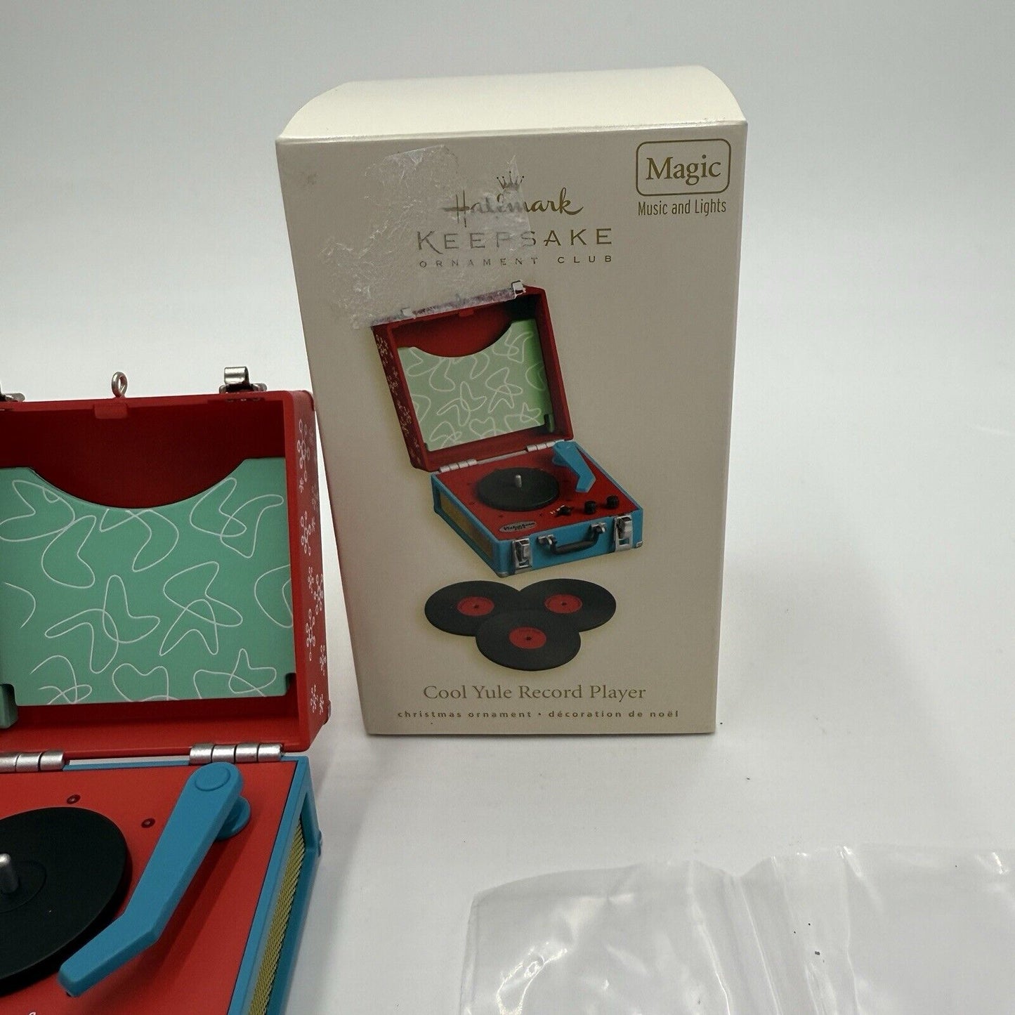 Hallmark Keepsake Ornament 2008 Cool Yule Record Player Magic Music & Lights New