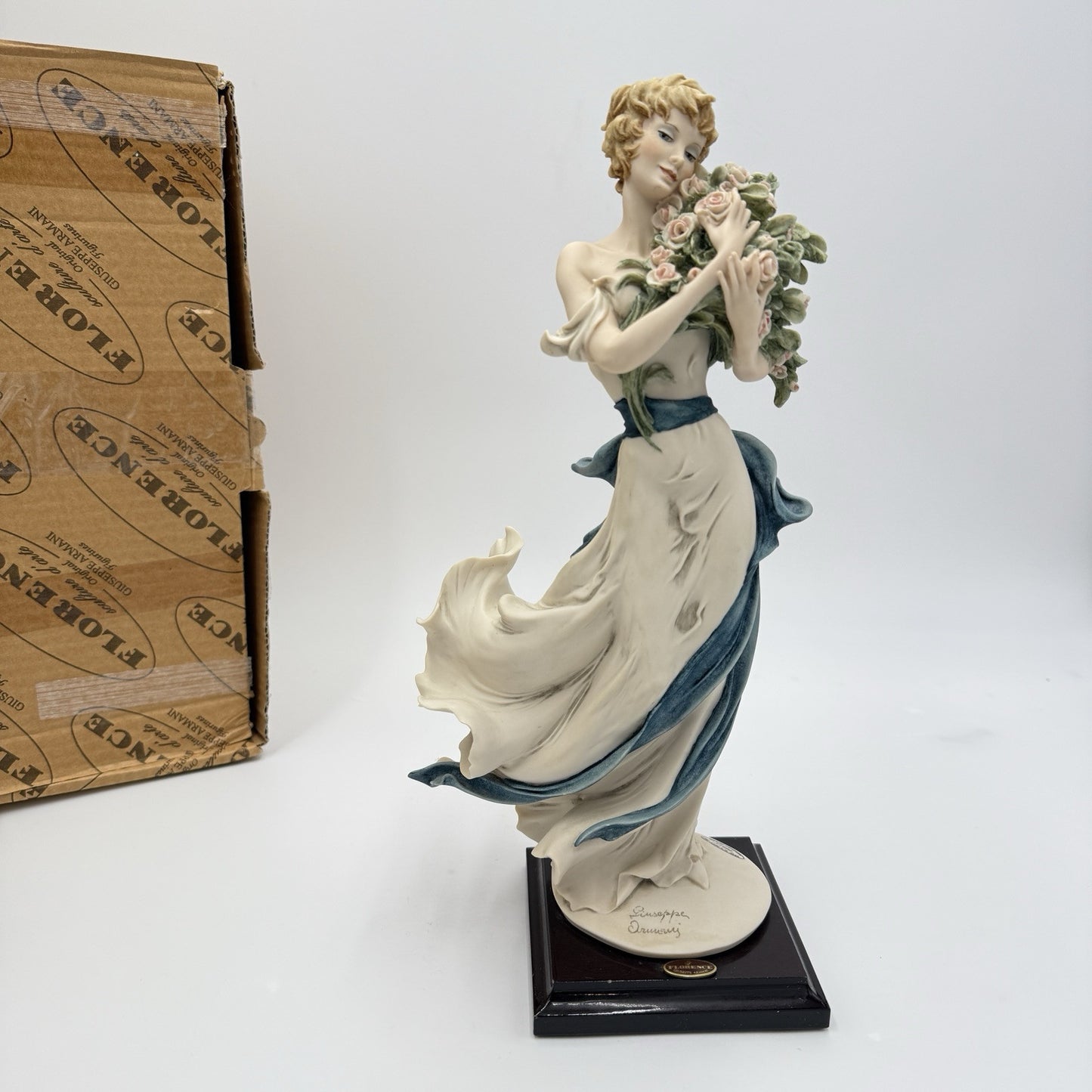 Giuseppe Armani Belle 2002 Members Only Signed  13” H Figurine 1528C Italy