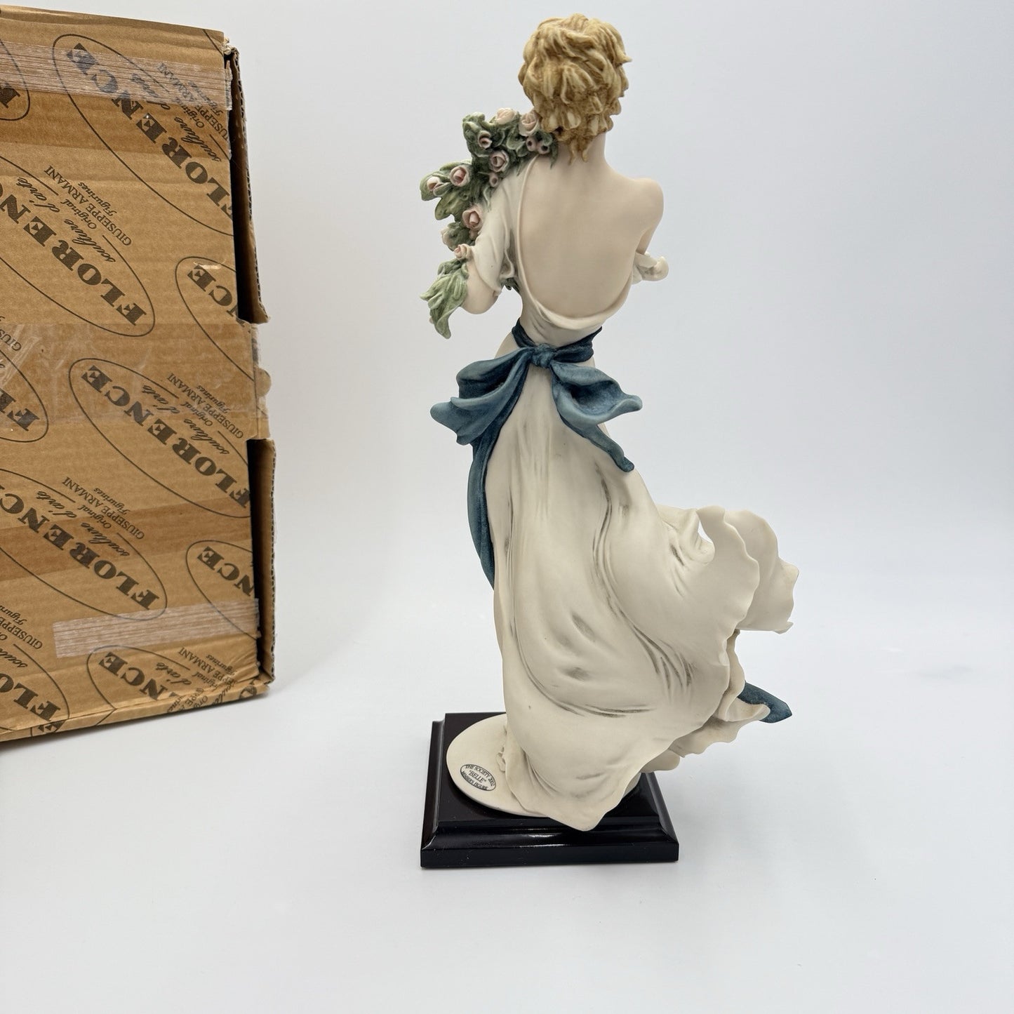 Giuseppe Armani Belle 2002 Members Only Signed  13” H Figurine 1528C Italy