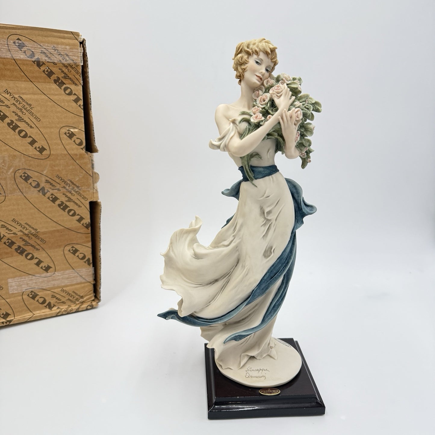 Giuseppe Armani Belle 2002 Members Only Signed  13” H Figurine 1528C Italy